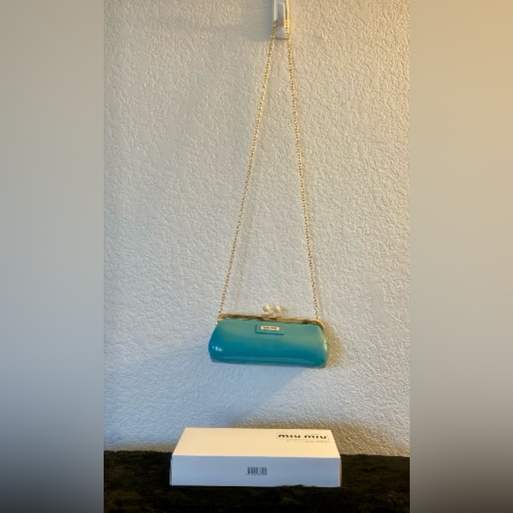 Miu Miu Sky Blue or Turquoise Patent Faux Leather Clutch with Gold Chain GWP NWB - Picture 5 of 15